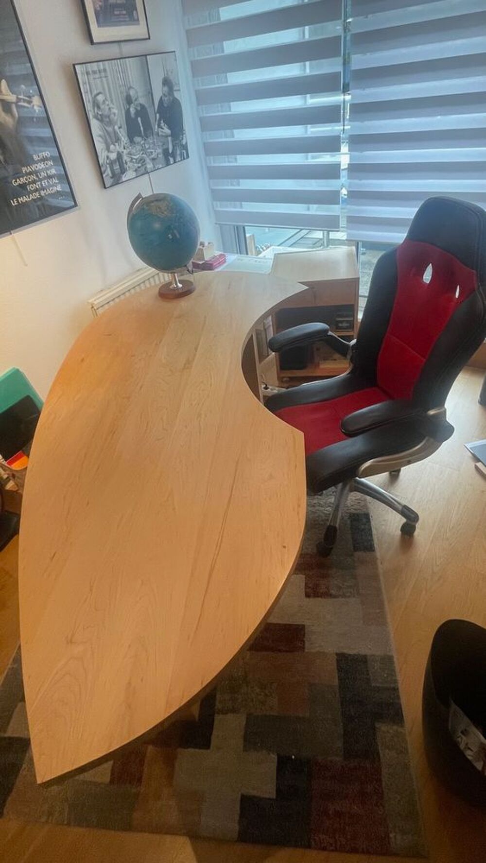 Bureau de direction avec plateau en &eacute;rable
Meubles