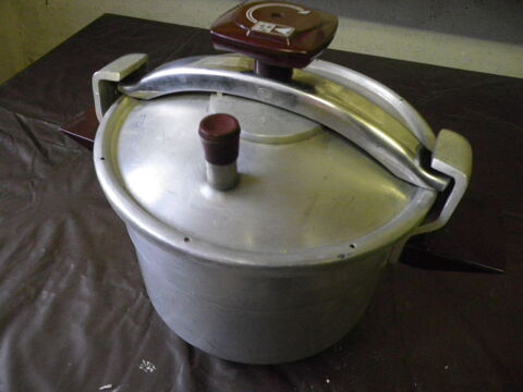 cocotte minutes SEB 6 Litres 40 Dijon (21)