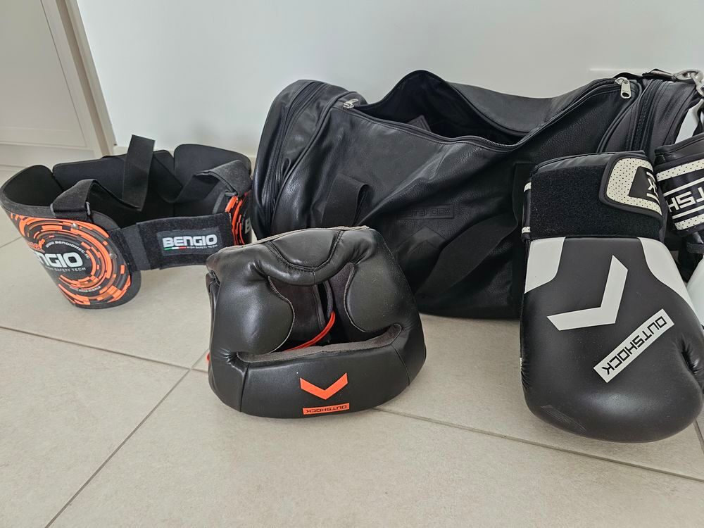Ensemble accessoire pour boxe homme
Servi uniquement 3 fois Sports