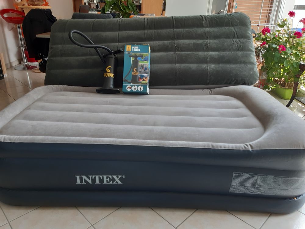 2 matelas gonflables Meubles