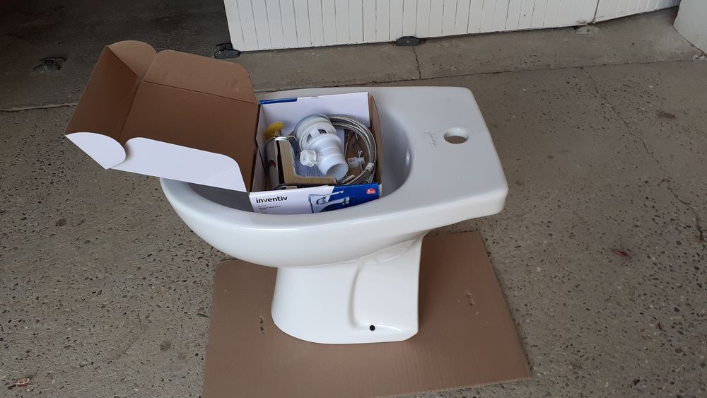 Bidet avec mitigeur neuf. Bricolage