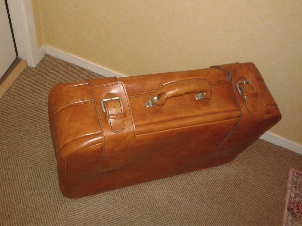 valise vintage en simili cuir caramel en parfait &eacute;tat Maroquinerie