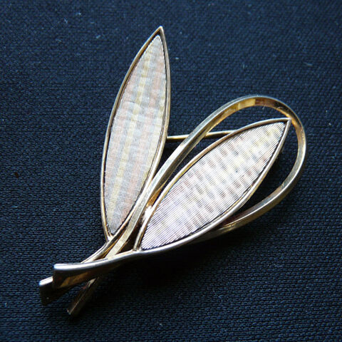 2 Broches d'�poque en M�tal Dor� : Palmes Masque d'Arlequin  20 Gravelines (59)