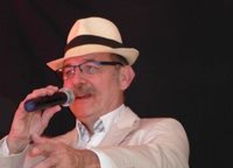   Thierry, chanteur, guitariste, animateur musical, DJ
