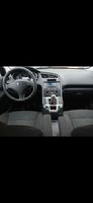 5008 1.6 HDi 112ch FAP BVM6 Confort Pack 7pl 2010 occasion 53950 Louvern&eacute;