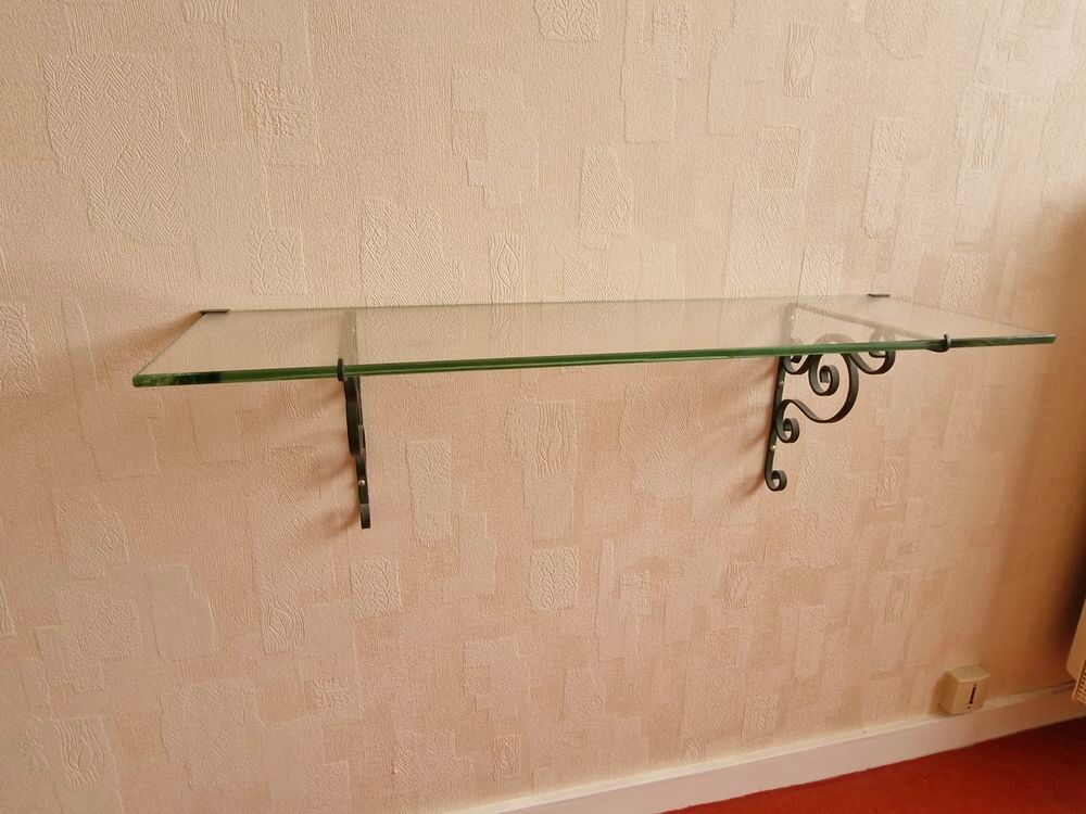 ETAGERE MURALE EN VERRE ET SUPPORT DE FIXATION EN BRONZE
Meubles