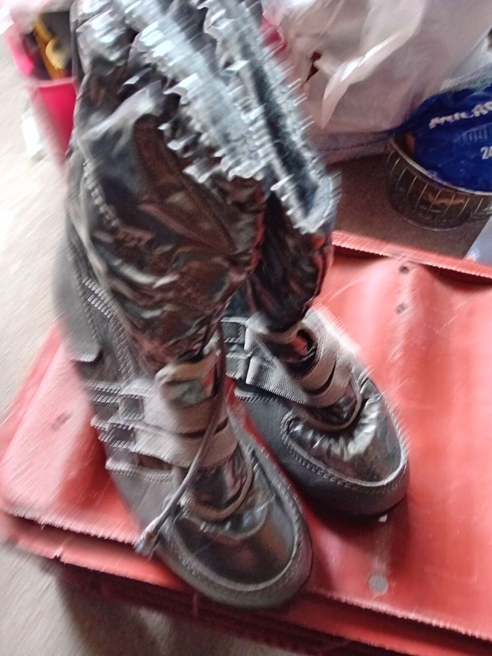 Plus de 80 Paires de Chaussures, Bottes,etc... Chaussures