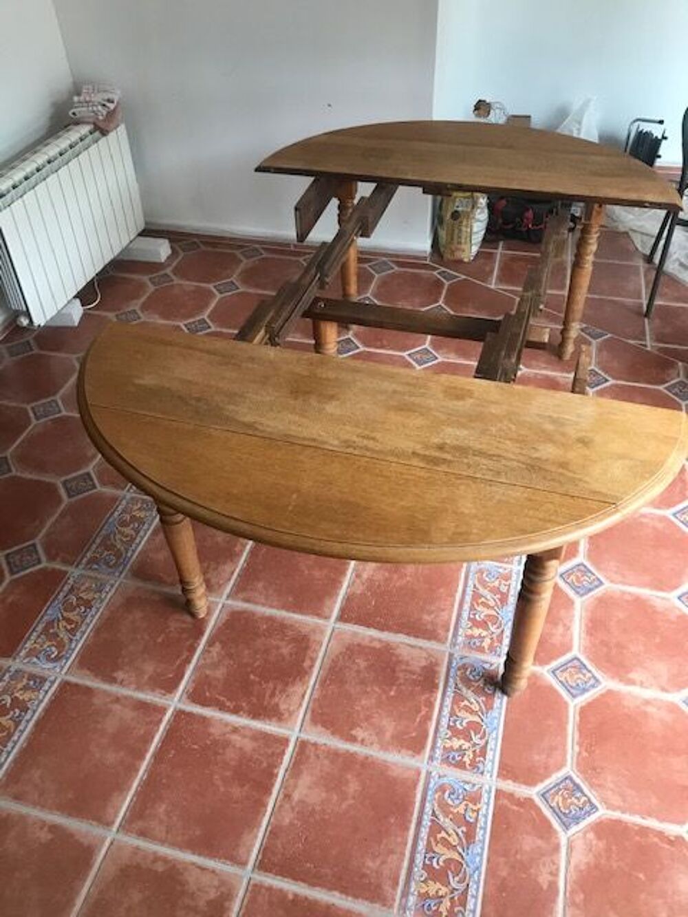 belle table &eacute;b&eacute;niste en ch&ecirc;ne massif modulable en taille Meubles