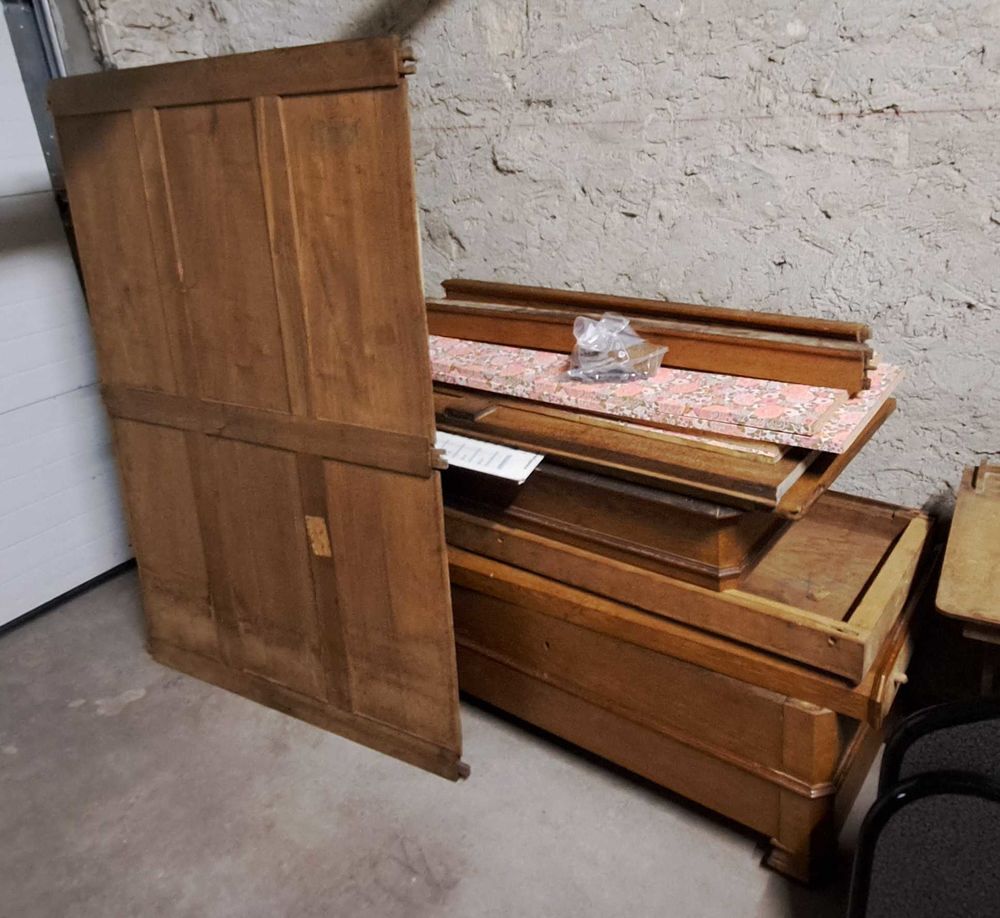 Jolie armoire en ch&ecirc;ne massif Meubles