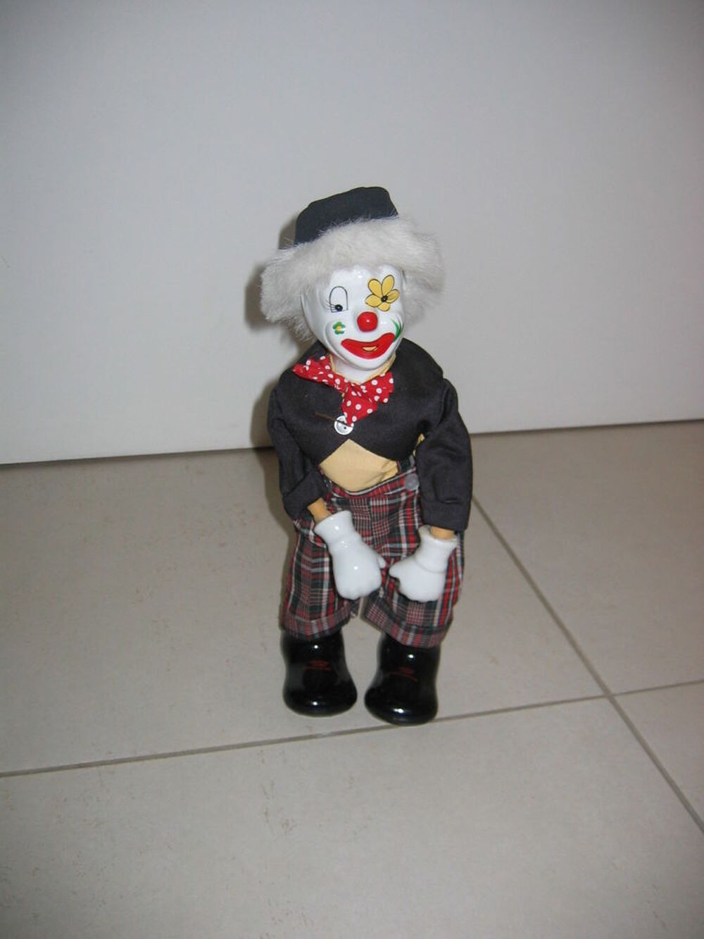 Clown automate m&eacute;canique porcelaine. 