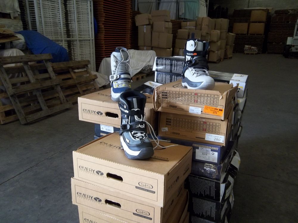 1 lot de chaussures pour SNOWBOARD (46 pi&egrave;ces). Chaussures
