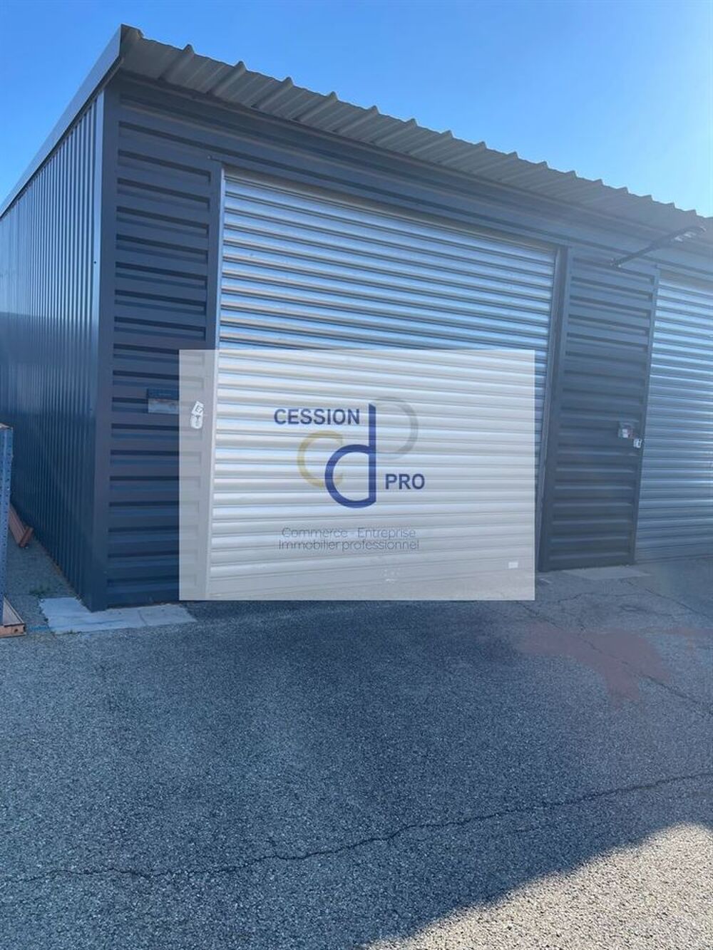   ENTREPÔT INDUSTRIEL 72 M² PROCHE TOUT EQUIPE, PROCHE GARE TGV MANDUEL 