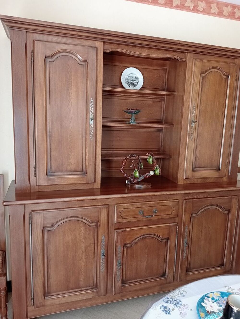  un buffet ancien en noyer Meubles