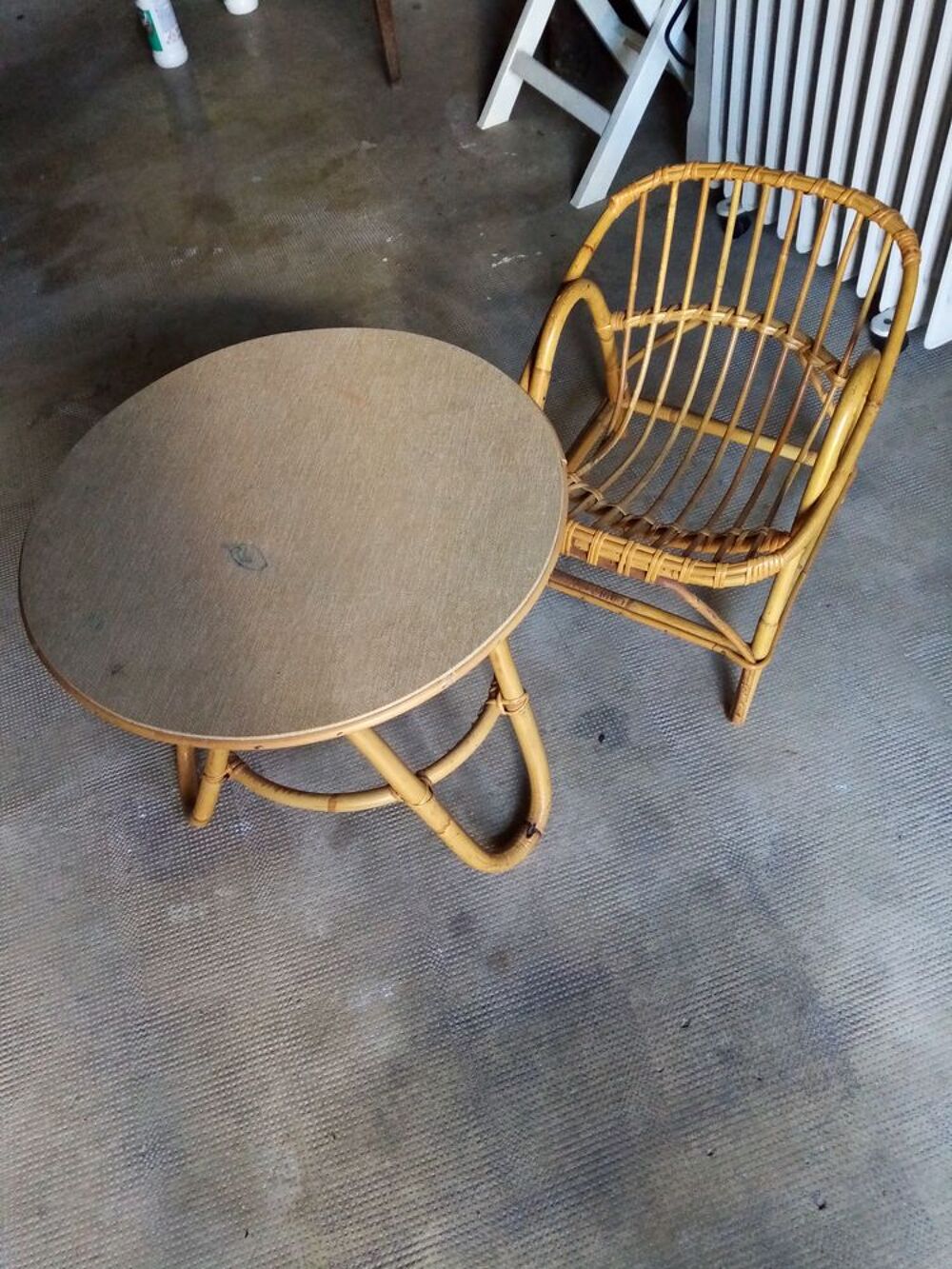ensemble table ronde et 2 chaises Mobilier enfants