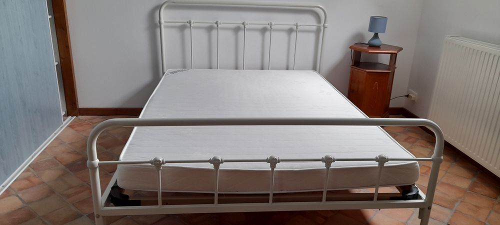 2 lits metalliques 190x140 Meubles