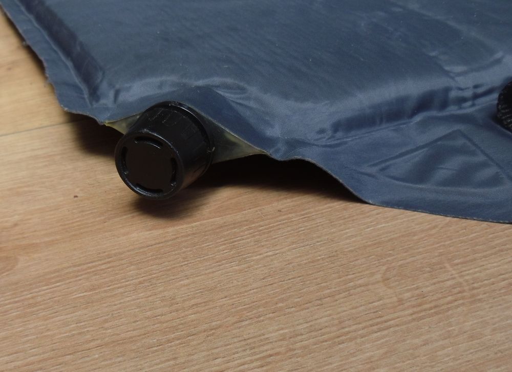 Matelas autogonflant D&eacute;cathlon 
Sports