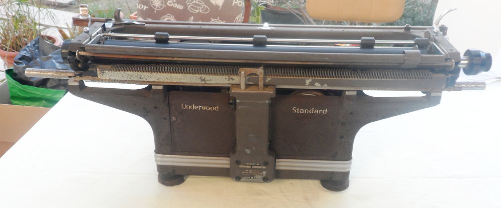 Machine &agrave; &eacute;crire UNDERWOOD des AN 30/40 made in USA 