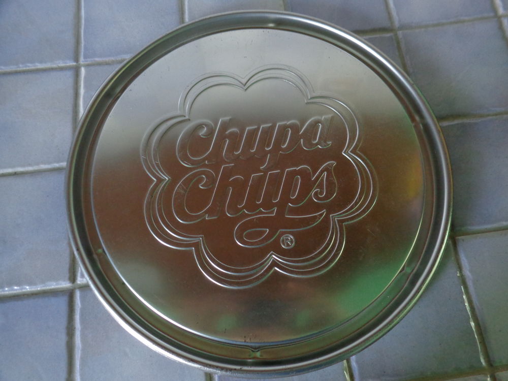 1 baril avec couvercle m&eacute;tal CHUPA CHUPS. Meubles