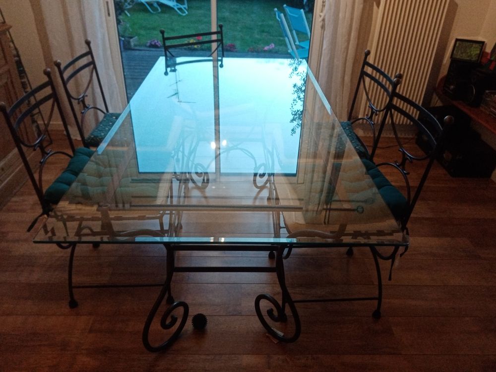 table verre fer forg&eacute; et 6 chaises Meubles