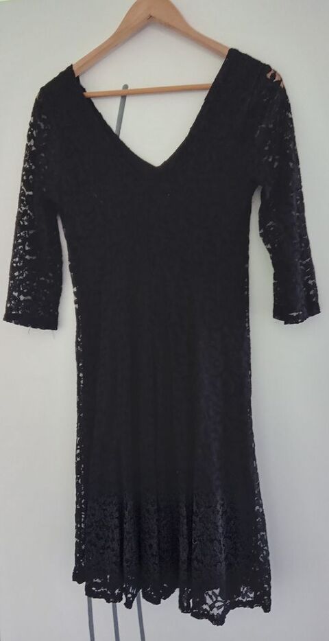 Robe Noire en Dentelle Taille 40/L Saint-Dizier (52)