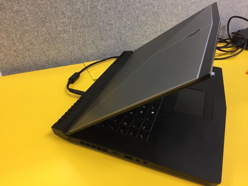 Alienware 15" R3 Matériel informatique