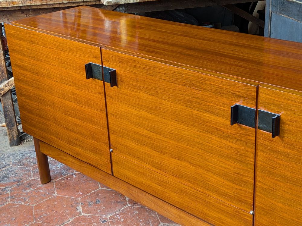 enfilade en noyer de fil, trois portes Meubles