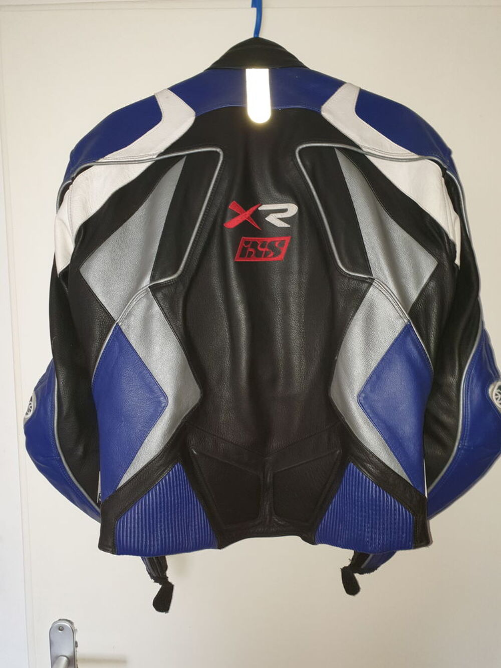 blouson moto quasi neuf pratiquement jamais porter Vêtements