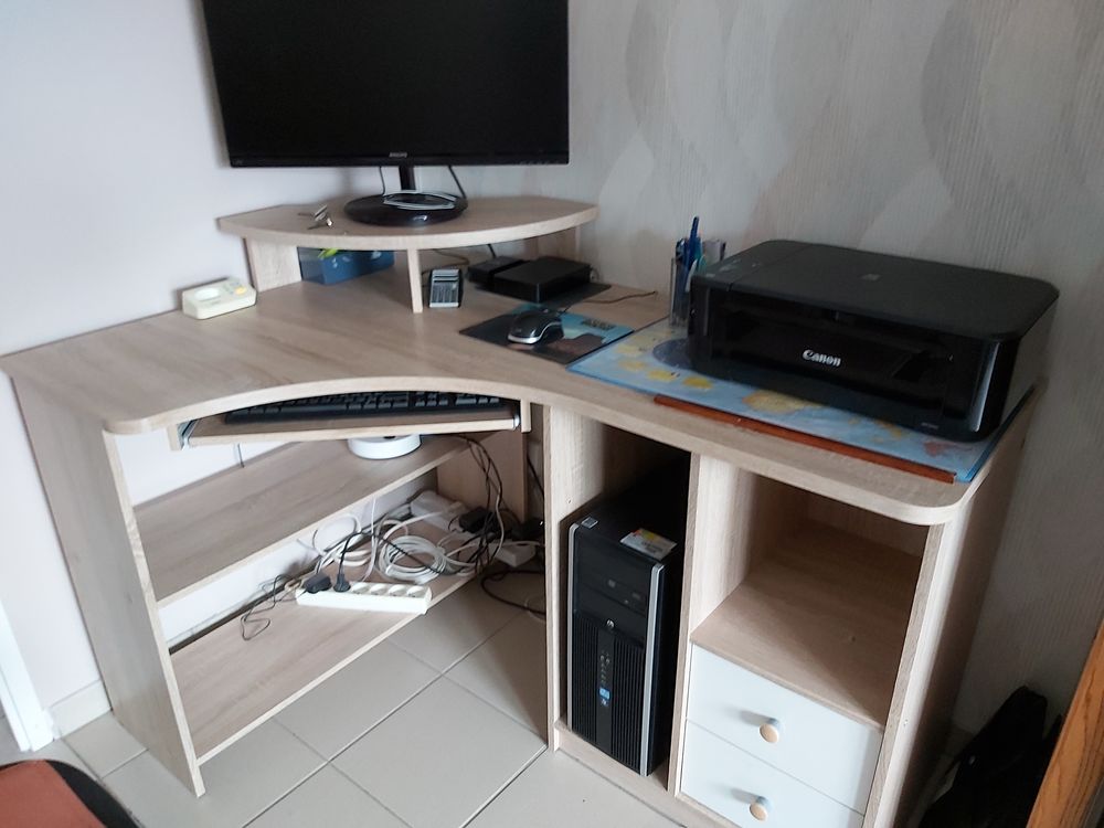 Bonjour , bureau informatique Meubles