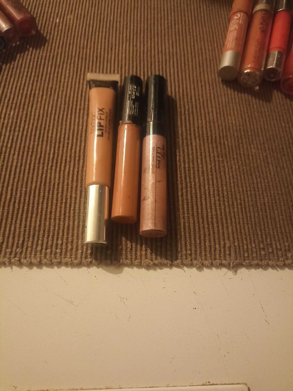 divers rouge &agrave; l&egrave;vre Maroquinerie