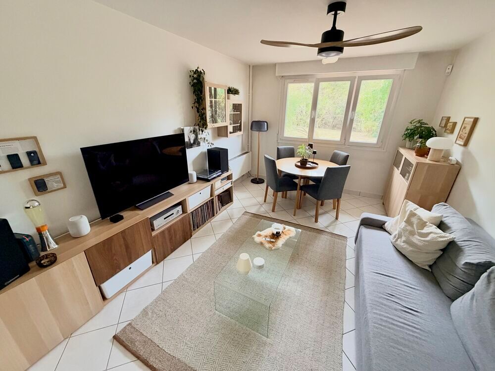 Vente Appartement RUEIL-MALMAISON ? GRAND 2 PIÈCES LUMINEUX, VUE DÉGAGÉE ET RÉ Rueil-malmaison