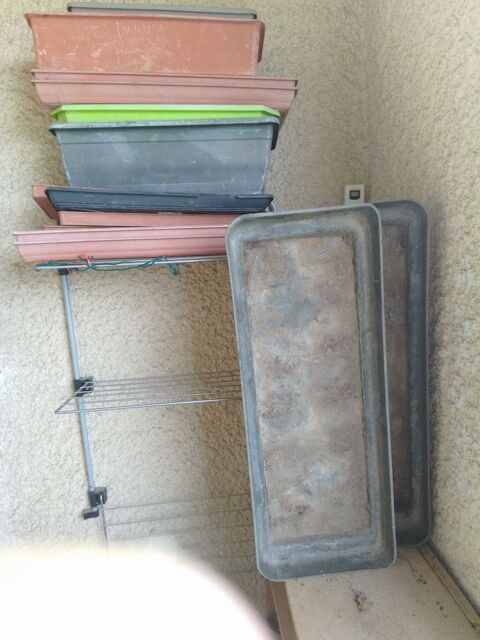 Jardini�res et soucoupes. 30 Saint-Alban-d'Ay (07)