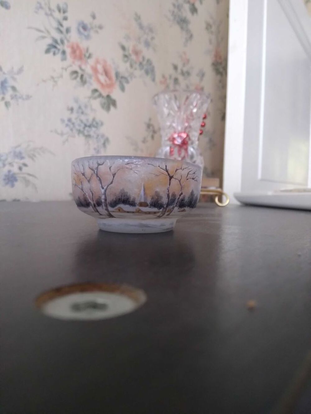 DAUM NAN&agrave; &amp;#135;Y MINIATURE d&eacute;gag&eacute; &agrave; l'acide art nouveau d'&eacute;poque 1890-1910 en parfait &eacute;tat sans &eacute;grenure ni f&ecirc;le repr&eacute;sentant un paysage d'hiver sous la neige avec maisons,2 moul 
