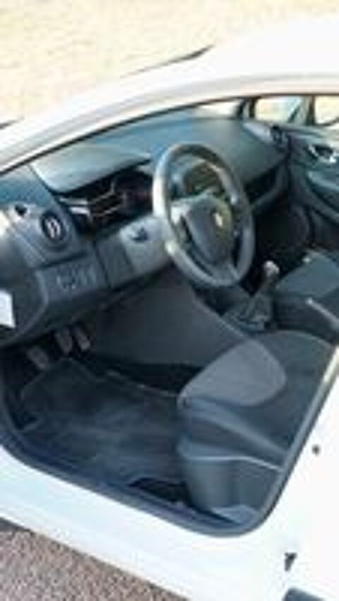 Clio IV dCi 75 eco2 Authentique 2013 occasion 56690 Land&eacute;vant