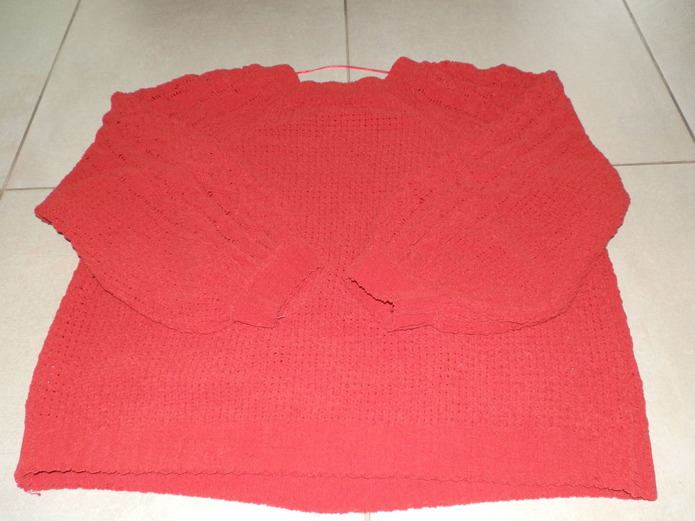pull rouge taille 42 (manches amples) Vêtements