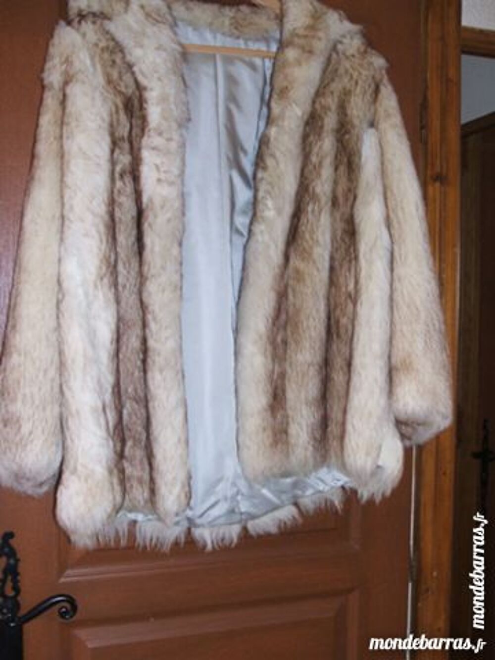 manteau fourrure taille 46 de tr&egrave;s belle qualit&eacute; propre Vêtements