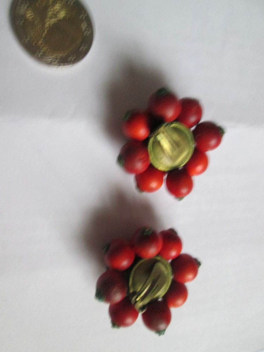 Boucles d'oreilles "Vintage" ,&agrave; pinces , avec petites boule Bijoux et montres