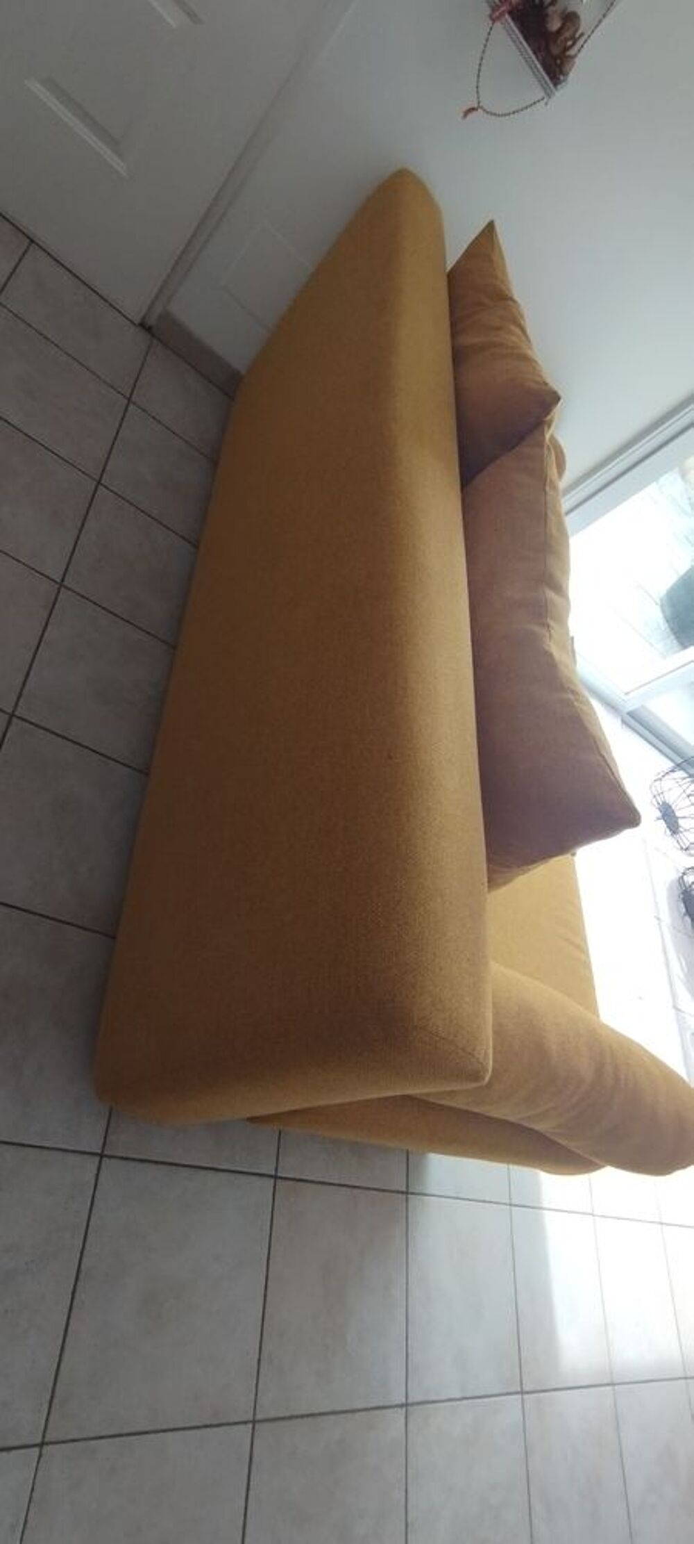 Canap&eacute; moutarde convertible en lit 2 places Meubles