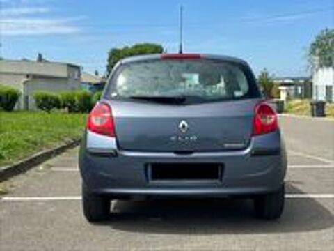 Clio III Clio 1.6 16V 110 Confort Pack Clim Expression A 2006 occasion 78210 Saint-Cyr-l'&Eacute;cole