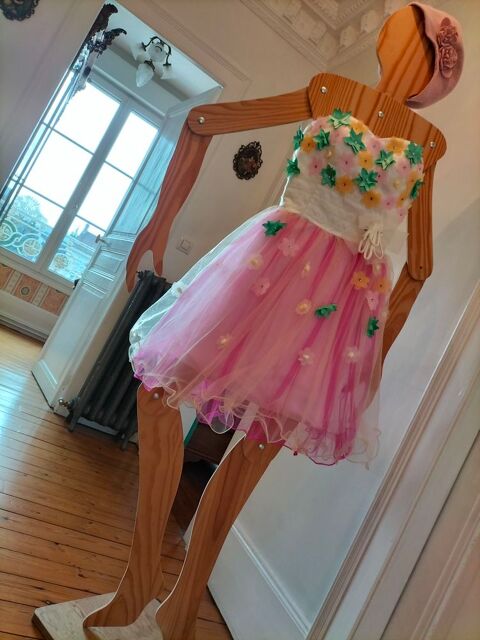 Robe de F�te. 30 Mouy (60)