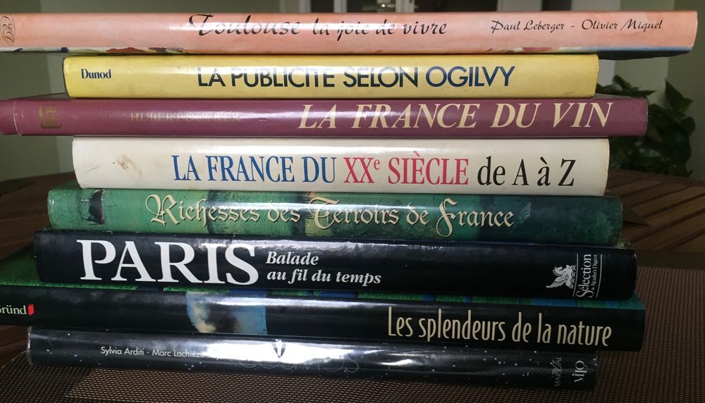 Lot de 8 LIVRES th&egrave;mes DIVERS Livres et BD