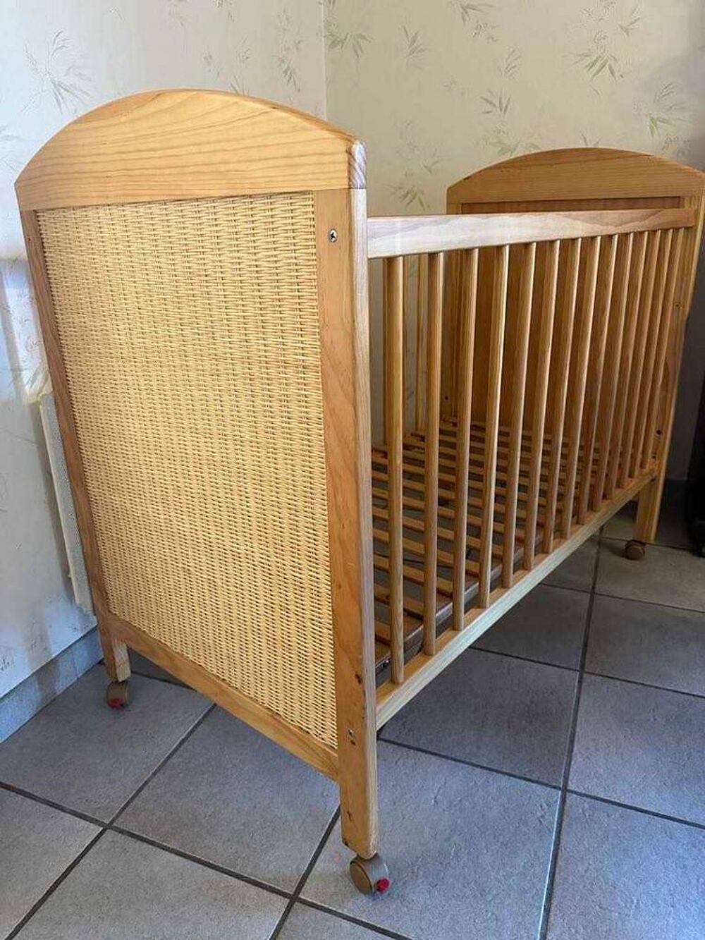 Lit &agrave; barreaux pour jeunes enfants Mobilier enfants