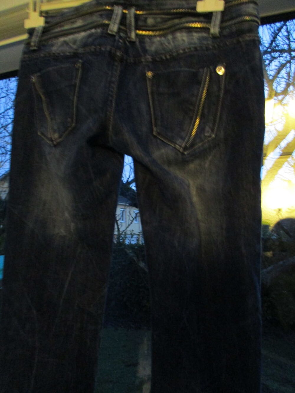 Jean taille basse ceinture &agrave; fermeture &eacute;claire T 38
Vêtements