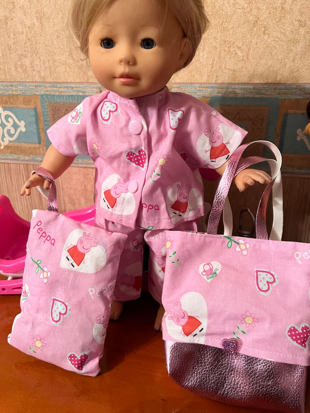 Pyjama peppa piG pour poup&eacute;e corolle de 36 cm Jeux / jouets