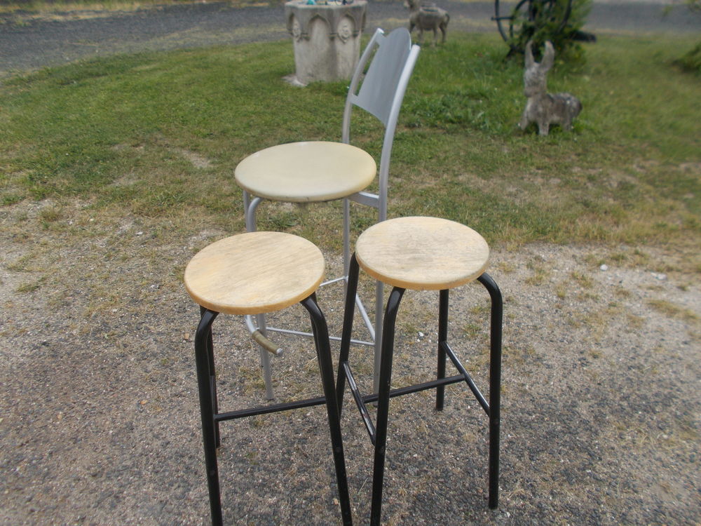 deux tabouret de bar + un autre m&eacute;tallique faire prix Décoration