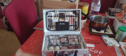   produits de maquillage 