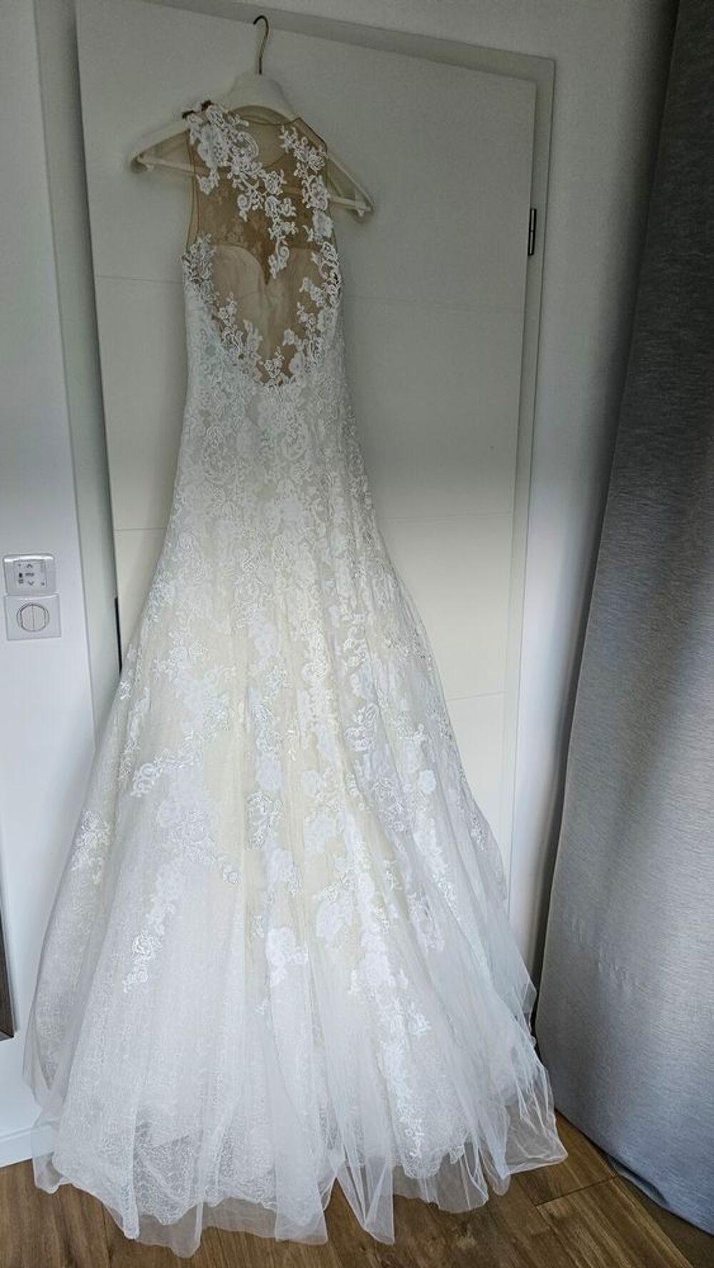 Robe Pronovias dentelle Vêtements