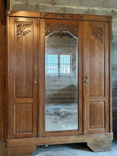 Armoire ancienne sculpt�e avec miroir (lot : J4M2B6)
210 Houilles (78)