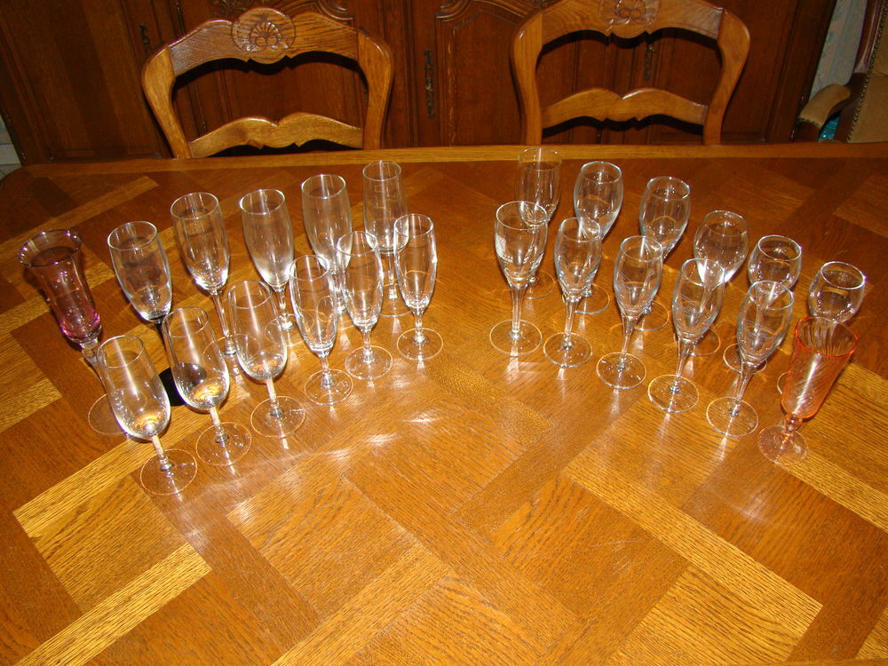 Lot de 24 fl&ucirc;tes &agrave; champagne d&eacute;pareill&eacute;es
Cuisine