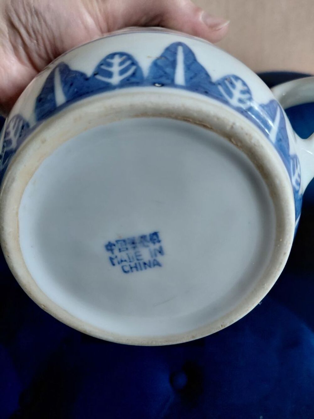 Th&eacute;i&egrave;re en fa&iuml;ence chinoise bleu et blanc (vase) Décoration
