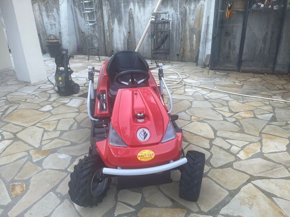 D&eacute;broussailleur autoport&eacute; 92 EVO K TUAREG Jardin